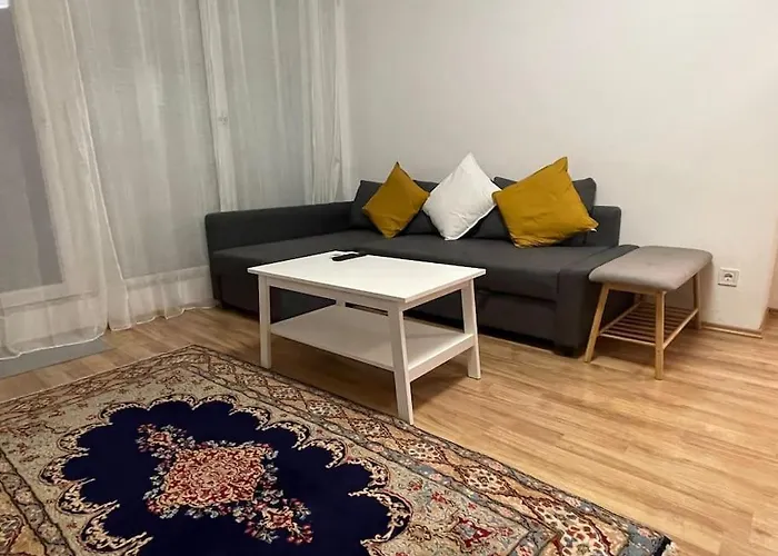 Zeenat Apartment With Balcony And Free Parking