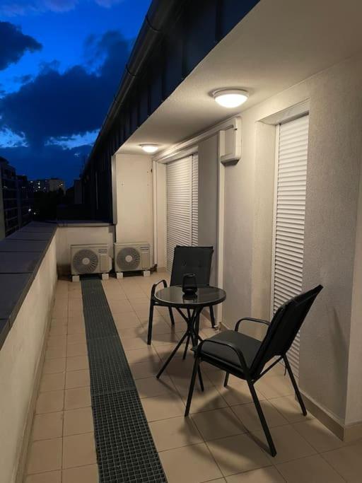 Zeenat With Balcony And Free Parking *
