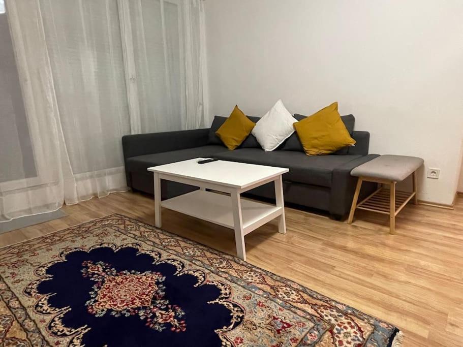 Zeenat With Balcony And Free Parking Apartment Budapest