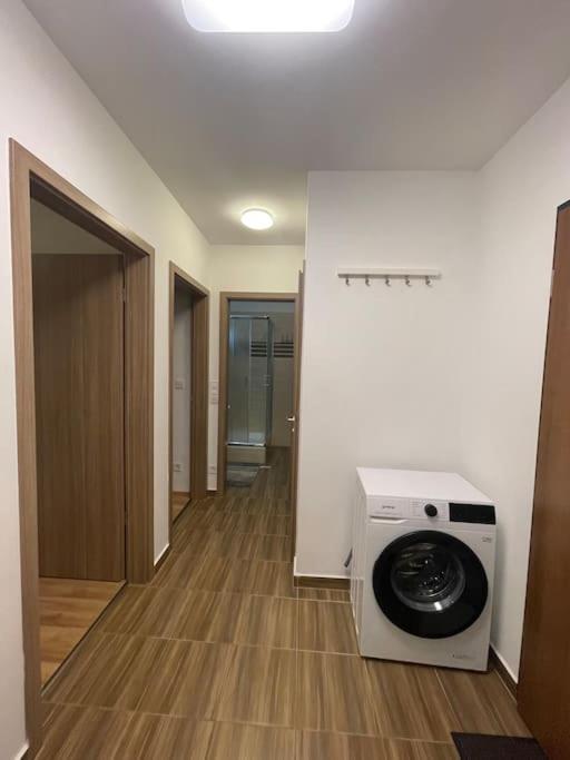 Apartment Zeenat With Balcony And Free Parking