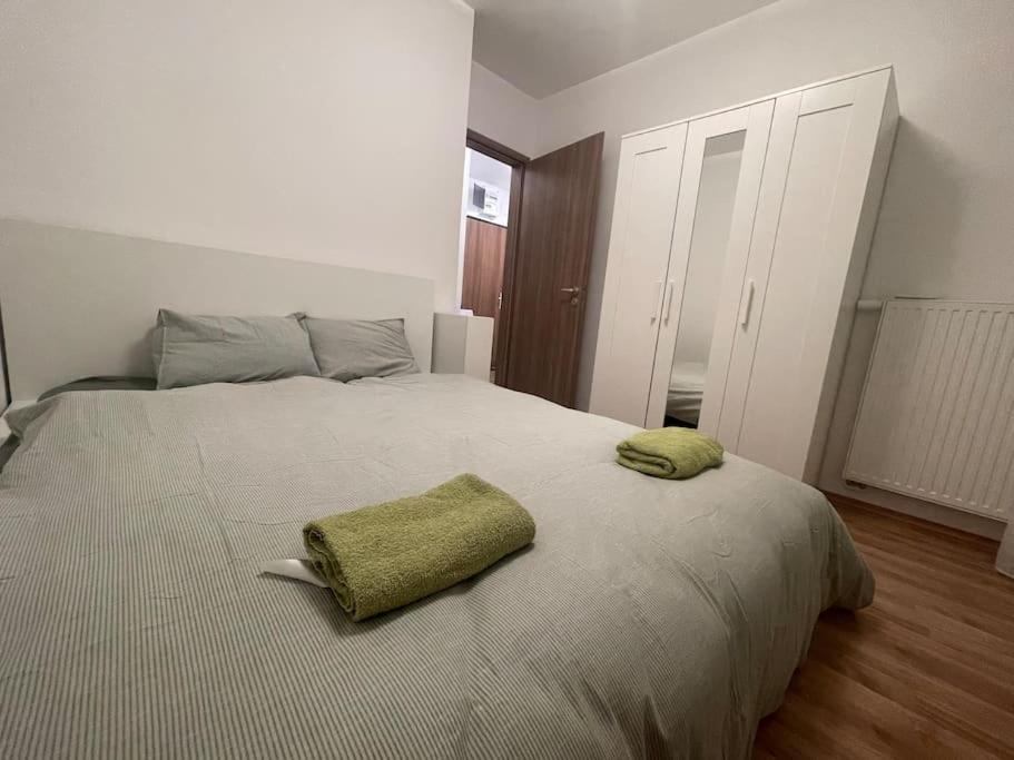 Zeenat With Balcony And Free Parking Apartment Budapest