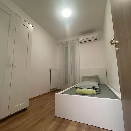 Zeenat Apartment With Balcony And Free Parking Budapest Exterior foto