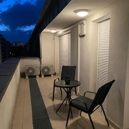 Zeenat Apartment With Balcony And Free Parking Budapest Exterior foto