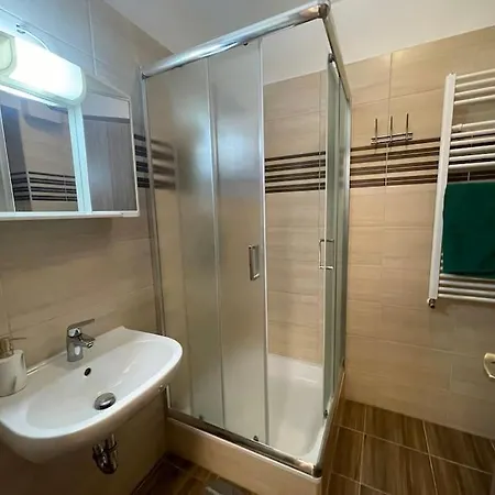 Zeenat Apartment With Balcony And Free Parking Budapest Exterior foto