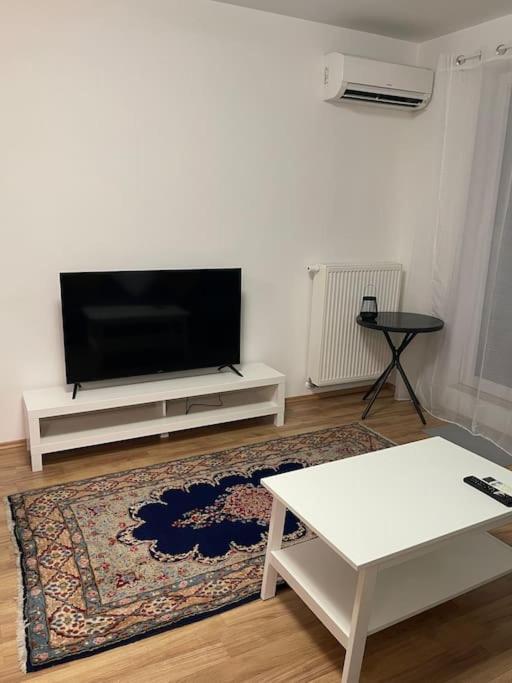 Zeenat With Balcony And Free Parking * Budapest