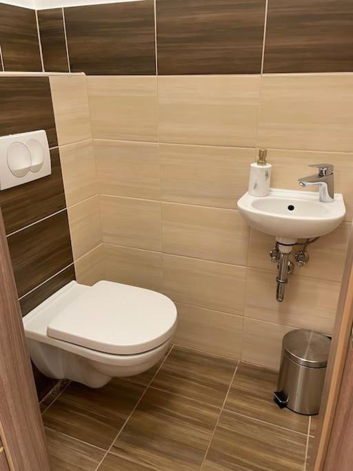 Zeenat With Balcony And Free Parking Apartman *